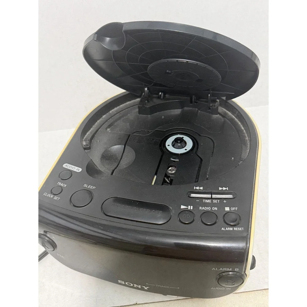 Sony Dream Machine FM/AM CD Clock Radio Black White ICF-CD815